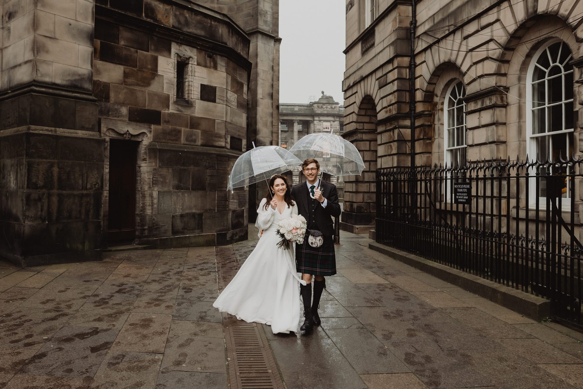 A rainy walk through Edinburgh's Old Town